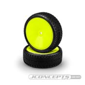 UK-Fuzz Bite - Wide 2wd Front - Pre-Mounted on yellow wheels J-CONCEPTS