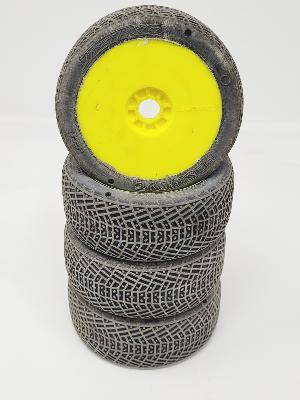 UK-POSITIVE 1/8e buggy tyres supersoft mounted on yellow wheels (wear 10%) (4) JETKOPOWER